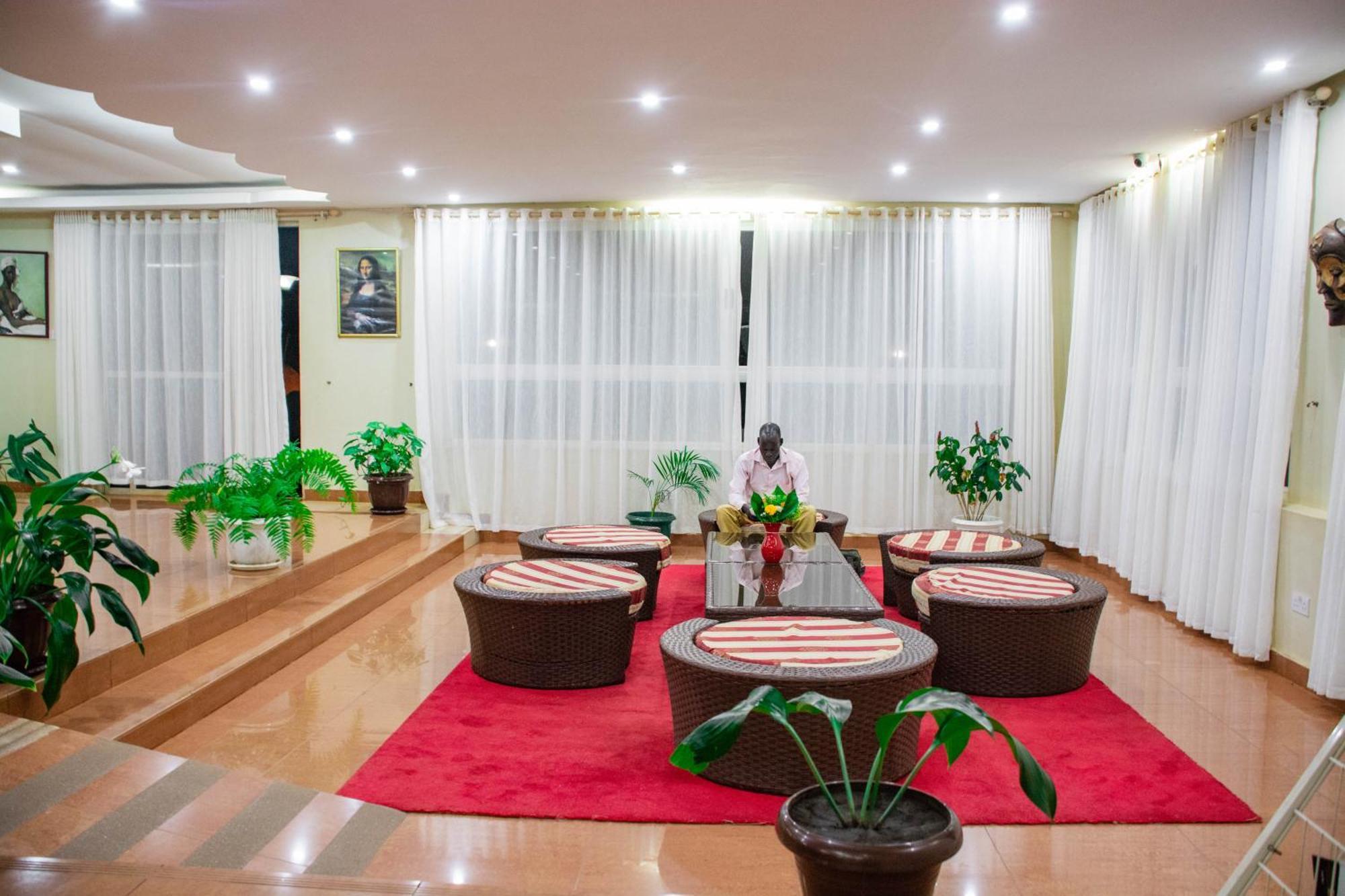 Bomah Hotel Limited Gulu Bagian luar foto
